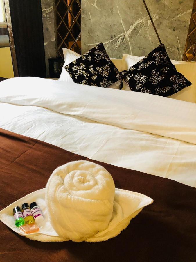 The Madaar House Hotel Varanasi Bagian luar foto