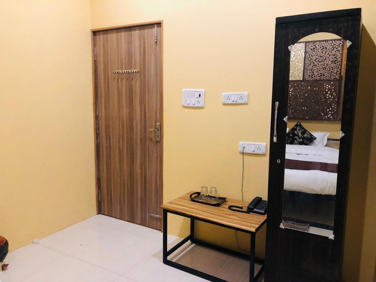 The Madaar House Hotel Varanasi Bagian luar foto