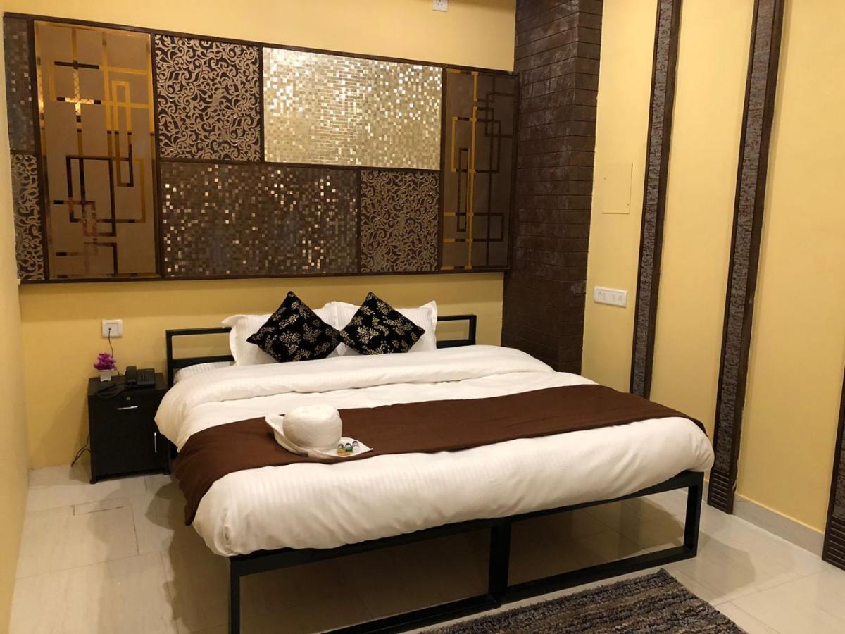 The Madaar House Hotel Varanasi Bagian luar foto