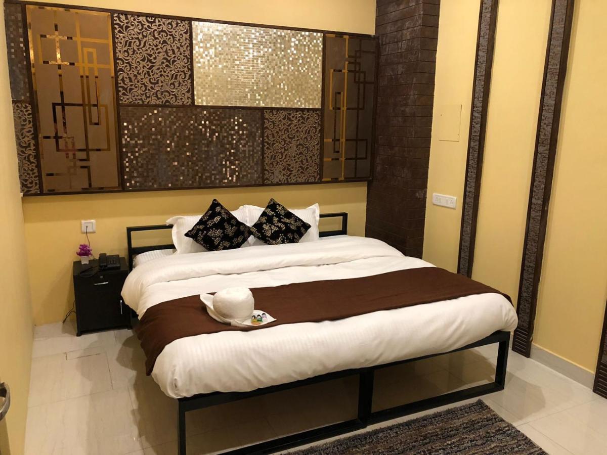 The Madaar House Hotel Varanasi Bagian luar foto
