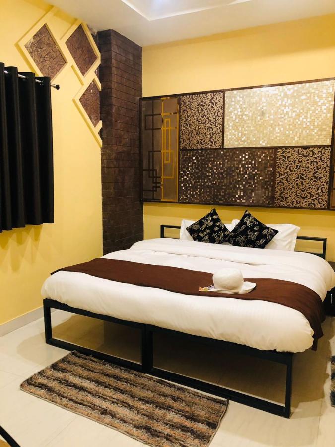 The Madaar House Hotel Varanasi Bagian luar foto