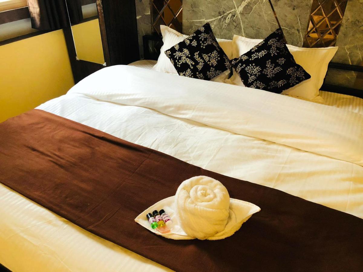 The Madaar House Hotel Varanasi Bagian luar foto