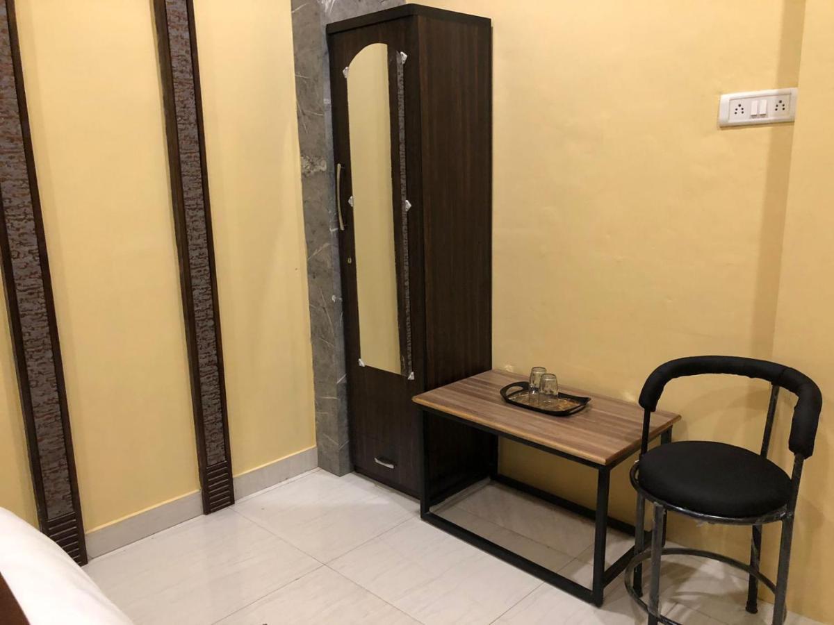 The Madaar House Hotel Varanasi Bagian luar foto