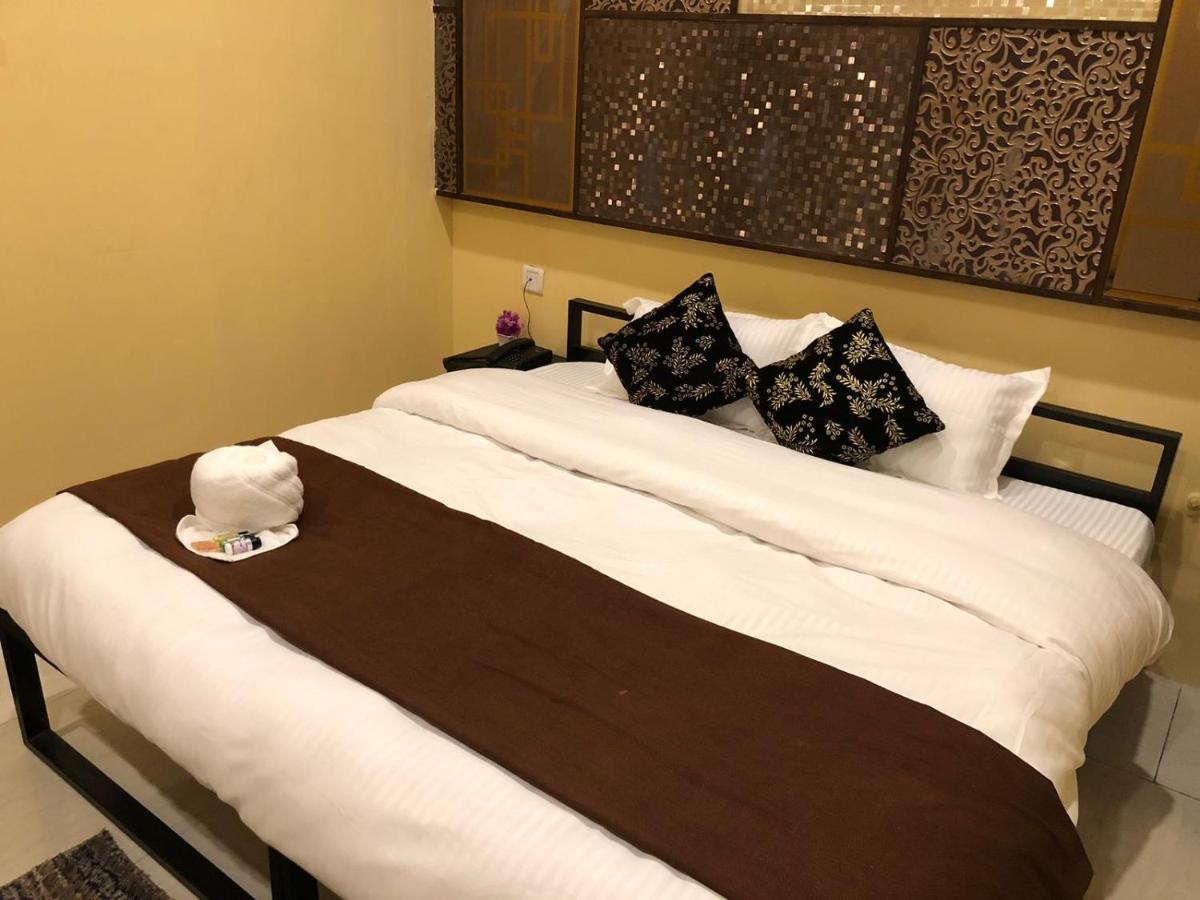 The Madaar House Hotel Varanasi Bagian luar foto